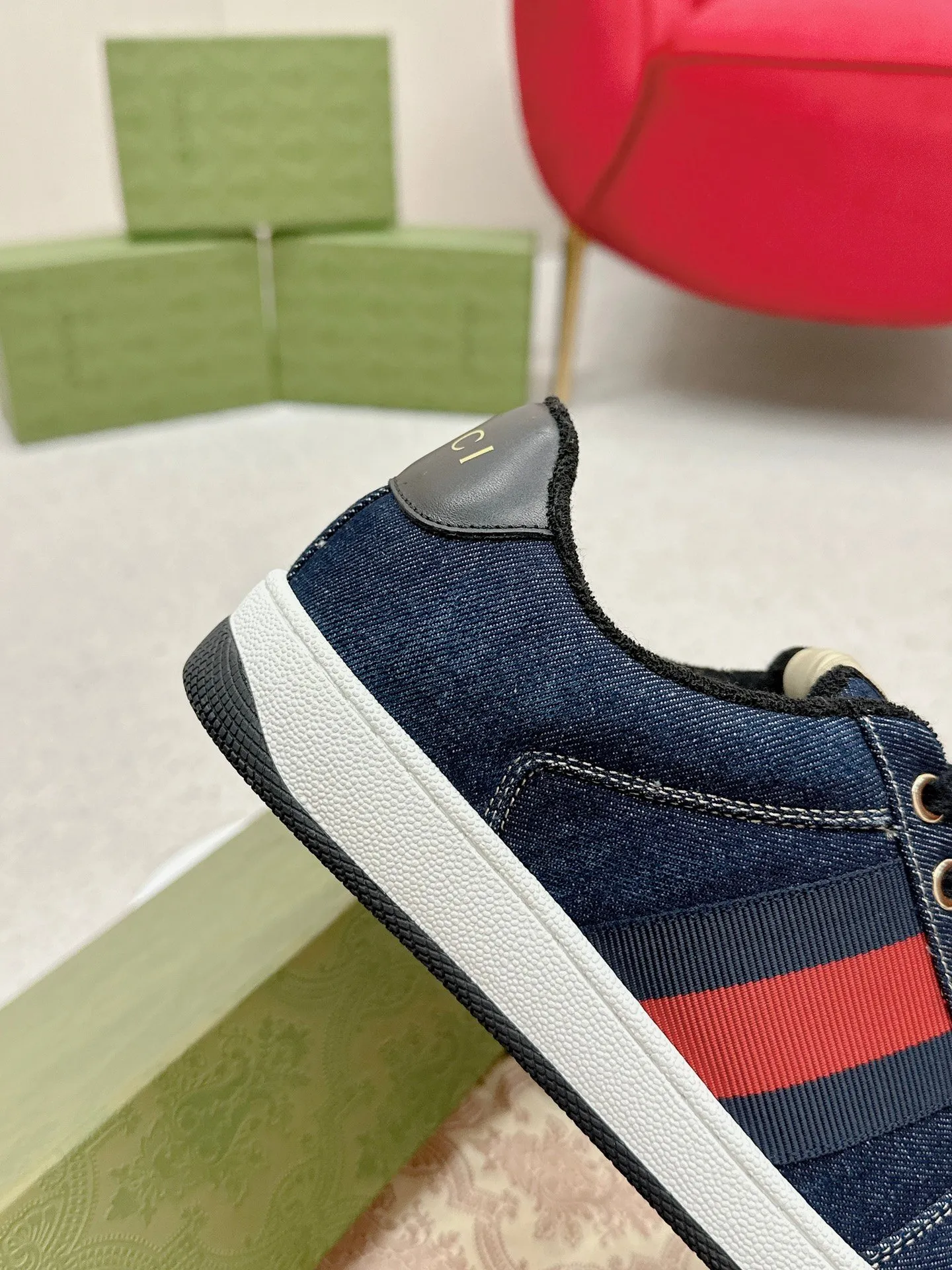 👟👟Ex-factory price 560👟👟 Men’s size +10 Gucci——purchased version GG series distressed dirty shoes-hot style is coming! 9 times out of 10 sales, you will definitely get the money. Ready stock! Spot goods! Spot goods! New colors added - the ultimate version on the market! Purchase the original version and develop it... fabric, material, outsole, and details can be compared at will! Open-mold Swarovski one-to-one replica rhinestone chain...Metal cherry pendant...Metal double G crystal cylindrical mark...Gucci original customized narrow webbing...Super flash series - flash diamond chain. The cherry decoration is detachable and can be changed into two to match with each other to show your personality. Exclusive color-brushed cowhide fabric. Hand-made distressed is very textured and has a sense of luxury! The details of the workmanship can be seen in the drawings, and no line is missed. The original terry cloth is delicate, soft and more comfortable and breathable. The privately stamped two-color original TPU outsole (lower layer is wider, upper layer is narrower). Matching packaging⭐️ Size: Female 35-40 Male 39-44 (Female 41 Male 45 customized)